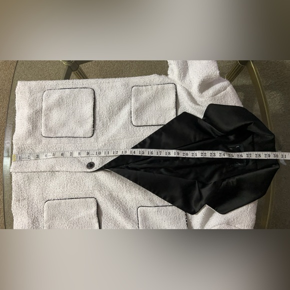 Chanel 2022 SS Jacket - Picture 14 of 16